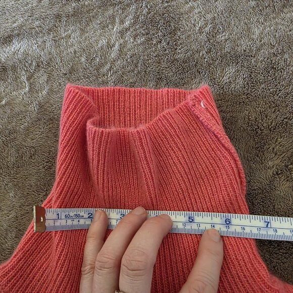 Neiman Marcus 100% Cashmere Turtleneck Sweater M Coral Pink Soft Luxe Knit - Picture 13 of 14